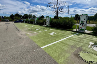 ČEZ otevírá v Táboře ultrarychlý dobíjecí hub