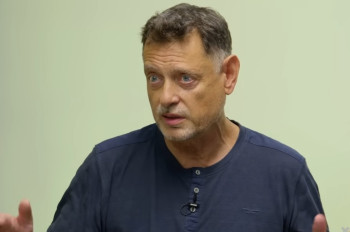 Největší hrozbou není AI, ale svět bez lidí mimo systém, píše Petrov