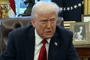 Trump chce zastavit údery na ruské rafinerie. Kyjev žádá totéž