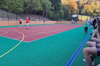 Nadace ČEZ podpořila obnovu víceúčelového hřiště v Pohledech Nadace ČEZ podpořila obnovu víceúčelového hřiště v Pohledech