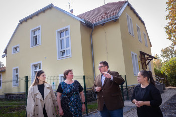 Praha 8 předala Klokánku nový dům pro ohrožené děti