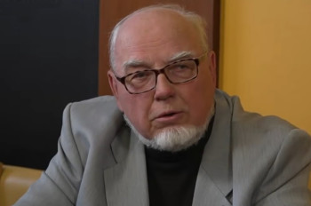Upír monarchismu leze z rakve dějin