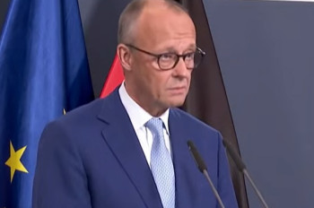 Světu vládnou peníze, a ty ovládají i válečné štváče