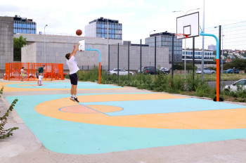 Sedmička má nové multifunkční hřiště Spot Holešovice