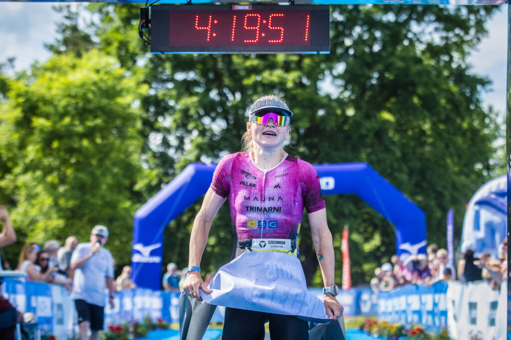 Besperát slaví čtvrtý triumf na CZECHMANOVI, Kočař doběhl druhý za Janikem Stollem Besperát slaví čtvrtý triumf na CZECHMANOVI, Kočař doběhl druhý za Janikem Stollem