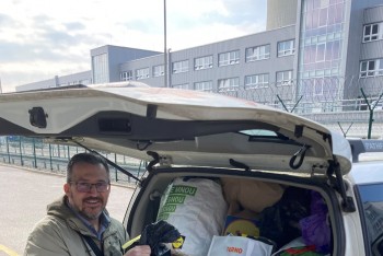 Průvan v šatníku vynesl 350 kilogramů oblečení