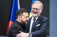 Pracují pro Fialu zahaniční agenti? Podivné účty to naznačují