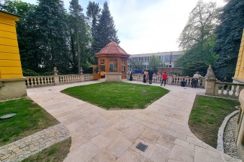 V areálu Domu dětí a mládeže byla otevřena venkovní učebna,