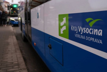 Studenti a lidé nad 65 let budou cestovat levněji