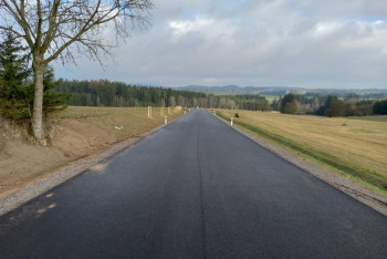 Po silnici mezi Petrovicemi a Hlinným na Novoměstsku už jezdí řidiči