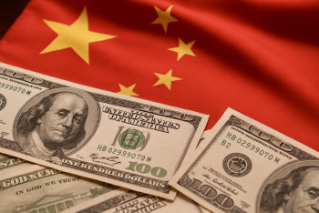 Čína snižuje držbu amerických dluhopisů: nejnižší úroveň od roku 2008