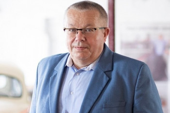 Nejde o letadla. Mašek varuje před mocí generálů a Hradu