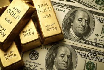 Zlato prudce roste a ohrožuje americký dolar