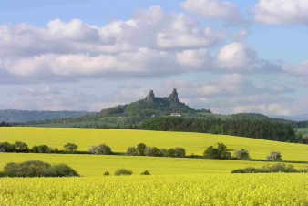 Kouzlo Českého ráje: hrady, skalní útvary i pěší putování