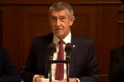 Křik, urážky a pak rána. Babiš otočil pirátskou interpelaci