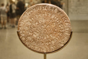 Záhada disku z Faistu: artefakt starý tisíce let vzdoruje vědě