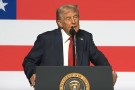 Trumpův podivný stav mezi válkou a nervózním příměřím