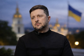 Zelenskij vyzývá mladé Ukrajince k návratu a obraně státu