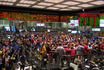 Akciové trhy: PX index klesl, v zámoří je silná výsledková sezóna