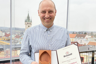 Zachránil řidiče z hořícího auta. Převzal ocenění: Bernardovu cenu