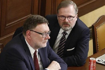 Vladimír Fojtík: Vládní drzé čelo nad poplužní dvůr