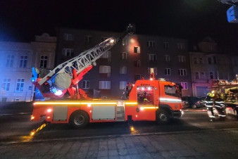 Při požáru kuchyně v bytovém domě hasiči zachránili šest osob