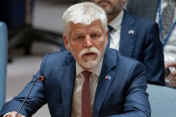 Pavel se schoval za veřejnost. Ústavní právník bije na poplach