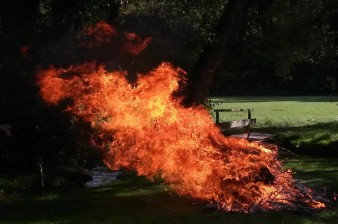 Zákaz rozdělávání ohňů na rizikových místech v Praze prodloužen