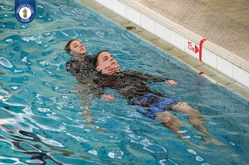 Výcvik ve vodě připravil budoucí strážníky na krizové situace