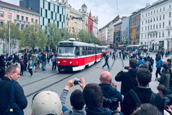 Fanoušci se rozloučili s legendárními tramvajemi K2
