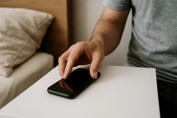 Mobilní telefon a pět míst, která škodí zdraví i technice