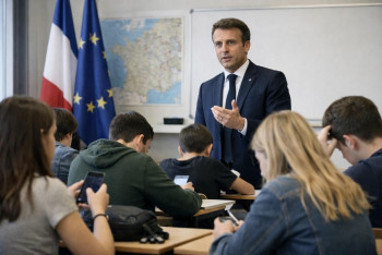 Macron prosazuje zákaz sociálních sítí pro děti do 15 let