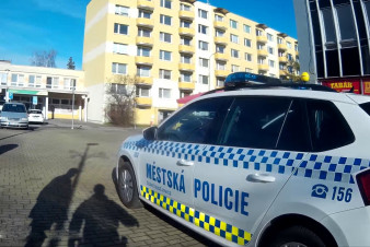 Českobudějovičtí strážníci pomohli seniorce v nouzi