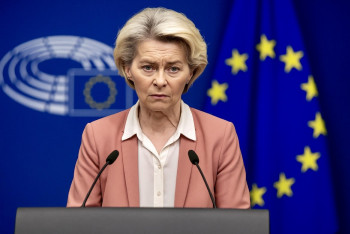 Skandál Pfizergate otřásá Bruselem, ale v Česku vládne ticho Skandál Pfizergate otřásá Bruselem, ale v Česku vládne ticho