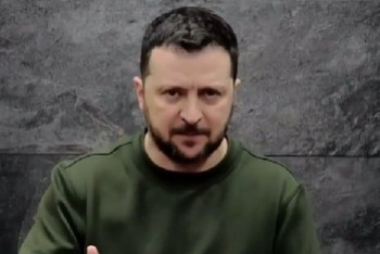 Padouch nebo hrdina? Zelenskij čelí skandálu a tvrdým obviněním