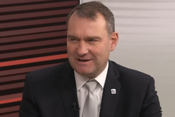 Žádné zbraně ani peníze Ukrajině. Fiala chce konec muniční iniciativy