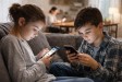 České děti potřebují víc než jen zákaz mobilů