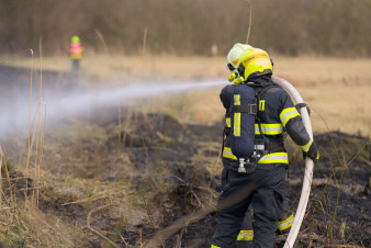 Hasiči v Moravskoslezském kraji řešili desítky požárů v přírodě
