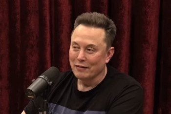 Musk pojmenoval polského ministra zahraničí „slintajícím imbecilem“