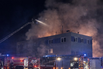 Požár v Pardubicích. Fakta chybí, Rusko už je po ruce