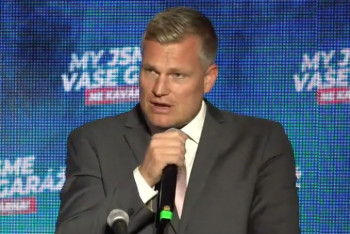 Motoristé slibují „garáž místo kavárny“ a cílí na voliče Spolu