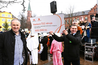 Bohumín: Šek za nejkrásnější vánoční strom převzal starosta