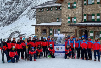 Čeští záchranáři na cvičení na ledovci Stubai Čeští záchranáři na cvičení na ledovci Stubai
