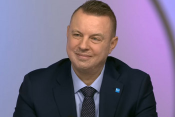 Pirátská naivita pod palbou. Rajchl mluví o realitě ulic