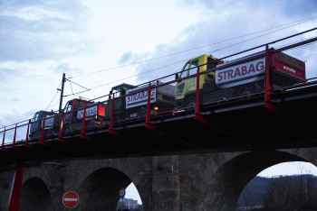 Nová lávka přes Labe prochází zátěžovými zkouškami
